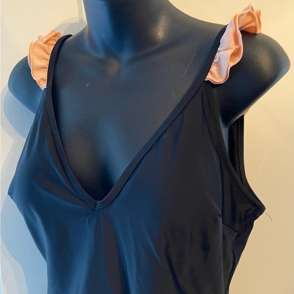 Cupshe Black & Peach Ruffled 1pc Swimsuit Size Large - Picture 2 of 13